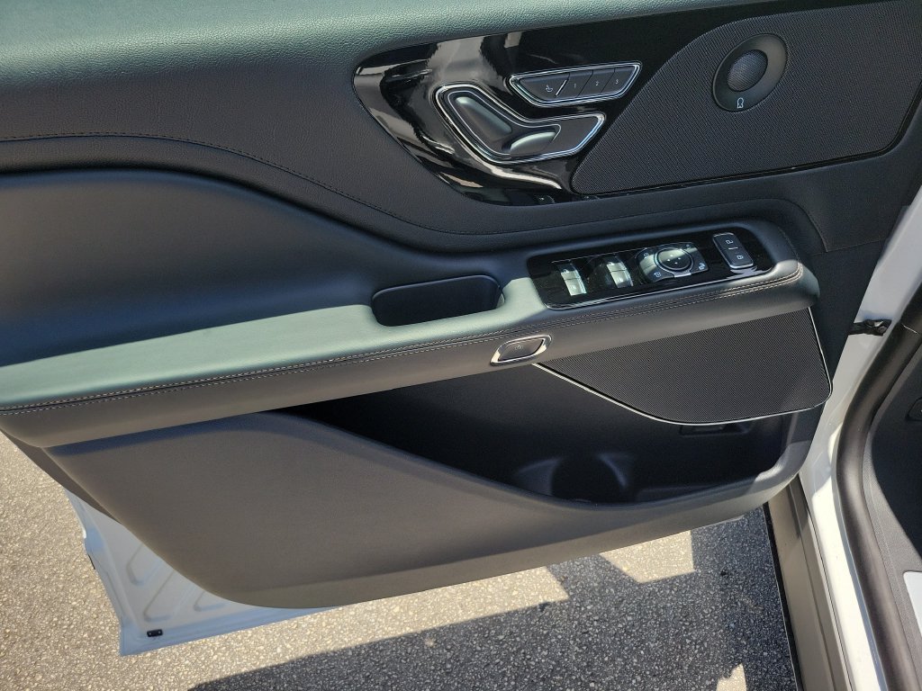 New 2026 Lincoln Aviator AWD image 20