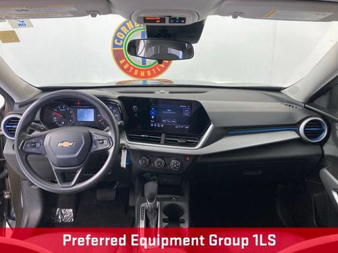 Used 2024 Chevrolet Trax LS w/ LS Convenience Package FWD image 6