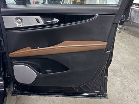 Used 2023 Lincoln Nautilus Reserve w/ Equipment Group 202A image 18