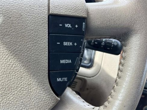 Used 2006 Ford Freestyle Limited image 29