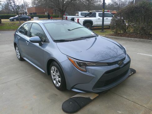 Used 2023 Toyota Corolla LE image 31