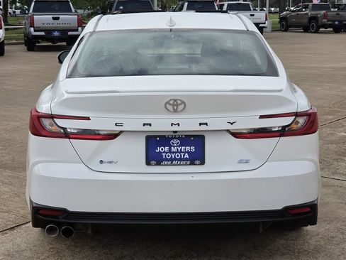 Used 2025 Toyota Camry SE FWD image 8