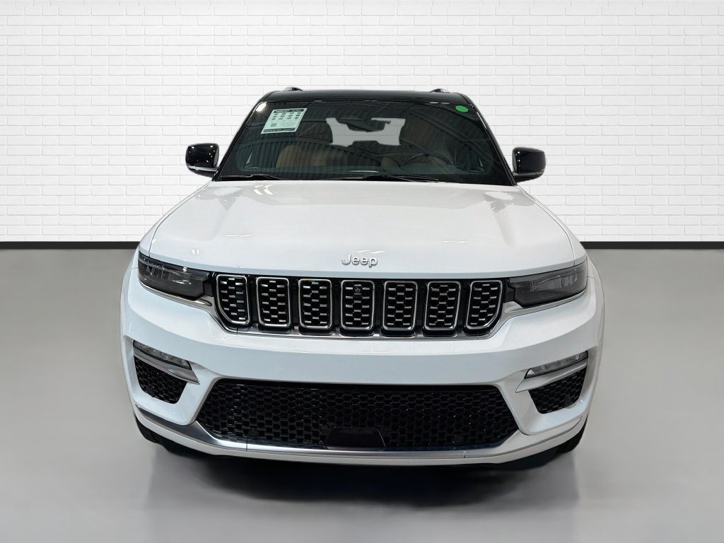 Used 2023 Jeep Grand Cherokee Summit w/ Luxury Tech Group V AWD/4WD image 2