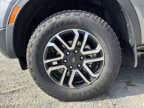 New 2025 Ford Ranger Lariat w/ FX4 Off-Road Package image 12