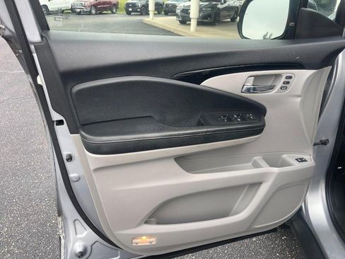 Used 2018 Honda Pilot Touring image 24