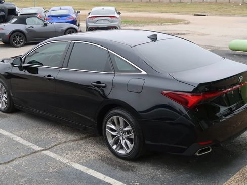 Used 2019 Toyota Avalon XLE w/ Moonroof Package FWD image 12