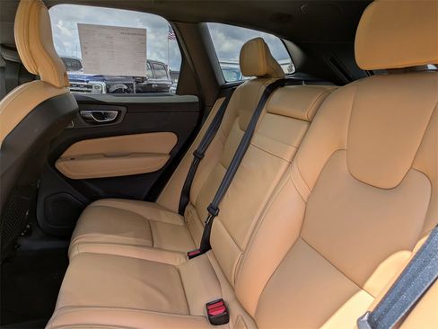 Certified 2022 Volvo XC60 B6 Inscription w/ Advanced Package image 14