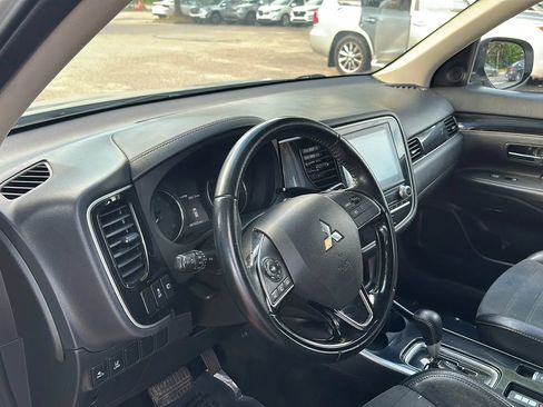 Used 2020 Mitsubishi Outlander SE FWD image 13