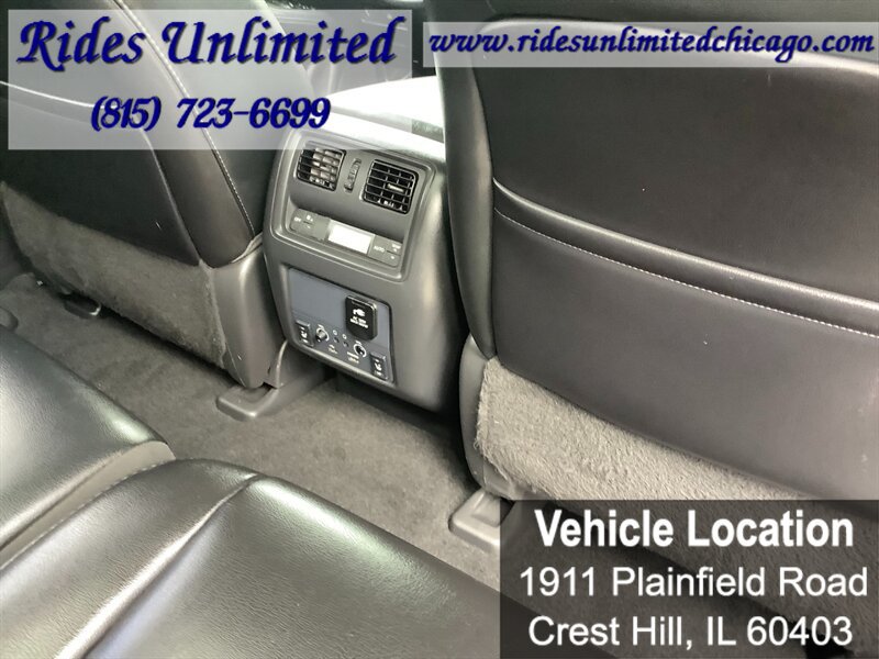 Used 2017 Nissan Pathfinder Platinum w/ Family Entertainment Package AWD/4WD image 14
