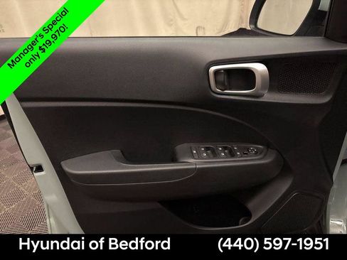 Certified 2026 Hyundai Venue SE FWD image 9