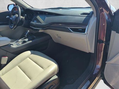 Used 2023 Cadillac XT4 Luxury w/ Cold Weather Package image 17