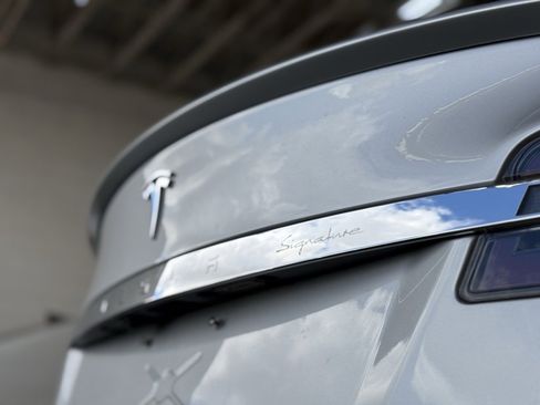 Used 2012 Tesla Model S Signature Performance image 19