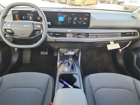 New 2025 Kia K4 LXS image 17