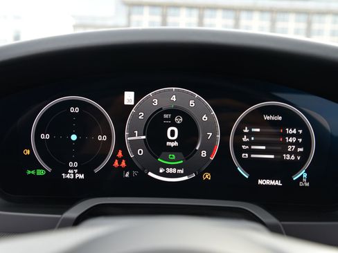 Certified 2025 Porsche 911 Carrera GTS image 18