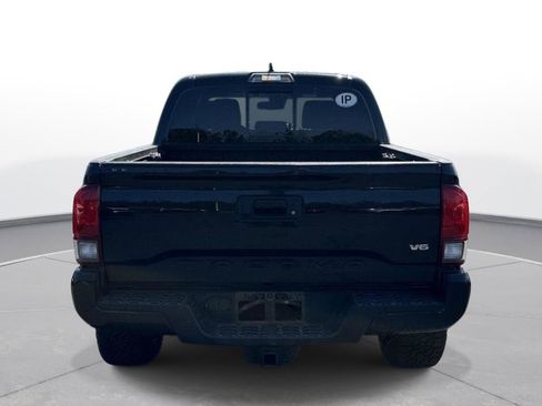 Used 2018 Toyota Tacoma TRD Sport image 7