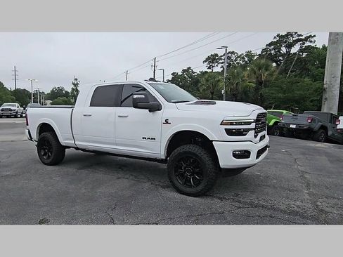 Used 2025 RAM 2500 Limited AWD/4WD image 37