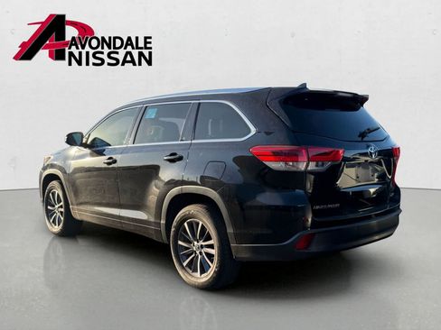 Used 2018 Toyota Highlander XLE FWD image 3