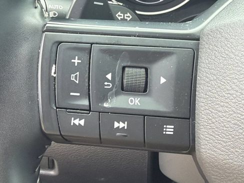 Used 2025 Nissan Rogue SV FWD image 24