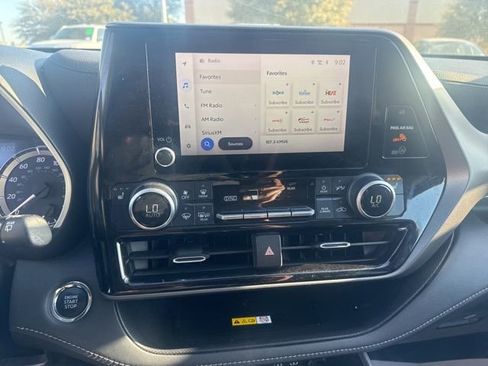 Used 2023 Toyota Highlander XLE image 14
