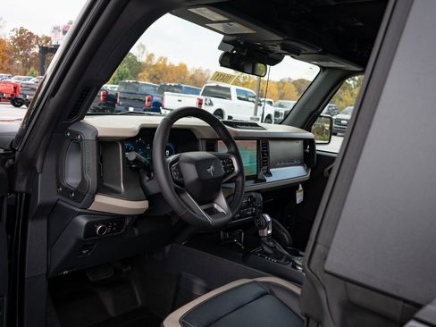 New 2025 Ford Bronco Big Bend w/ Black Diamond Package image 13