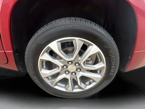 Used 2020 Chevrolet Traverse Premier FWD image 31