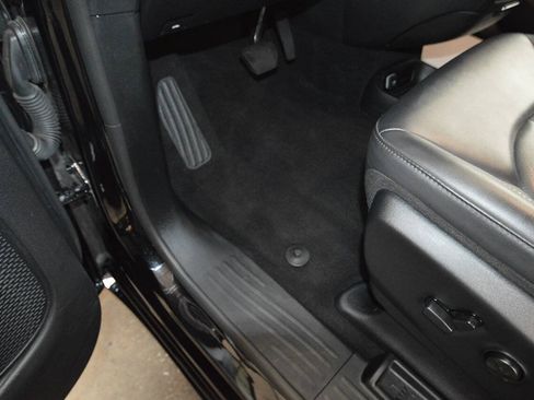 Used 2025 Chrysler Pacifica Select AWD/4WD image 28