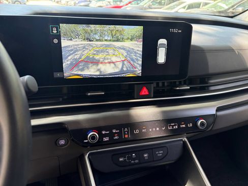 Used 2026 Kia Carnival FWD image 27