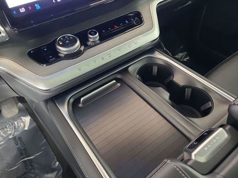 Used 2025 Ford Expedition Max Platinum image 16