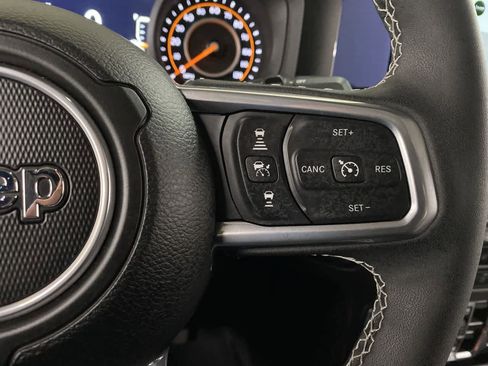 Used 2025 Jeep Wrangler Unlimited Sahara AWD/4WD image 21