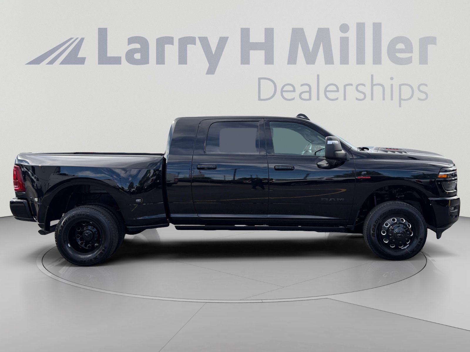 New 2026 RAM 3500 Laramie AWD/4WD image 6
