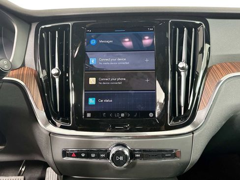 Certified 2025 Volvo V60 B5 Cross Country Plus w/ Protection Package Premier image 13