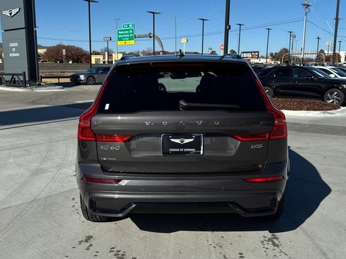 Used 2022 Volvo XC60 B5 R-Design image 22