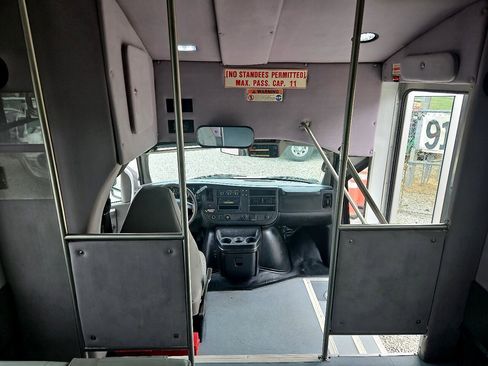 Used 2015 Chevrolet Express 3500 w/ Shuttle Bus Package image 33