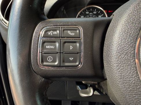 Used 2016 Jeep Wrangler Rubicon w/ Power Convenience Group AWD/4WD image 37
