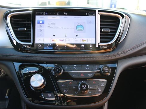 New 2026 Chrysler Pacifica Pinnacle image 17