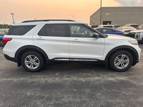 Used 2020 Ford Explorer XLT w/ Comfort Package AWD/4WD image 2
