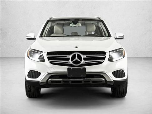 Used 2018 Mercedes-Benz GLC 300 4MATIC image 2