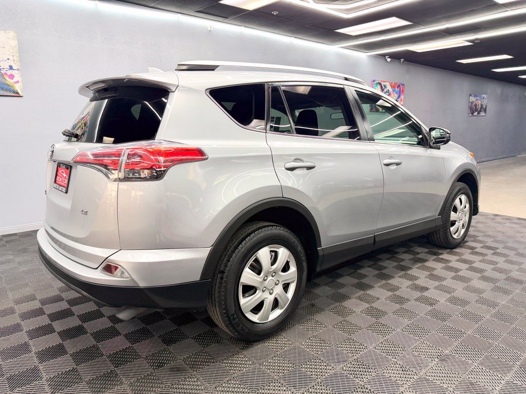 Used 2016 Toyota RAV4 LE FWD image 15