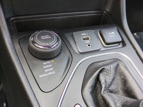 Used 2022 Jeep Cherokee Latitude Lux AWD/4WD image 21