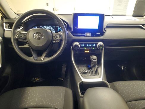 Used 2025 Toyota RAV4 XLE image 9