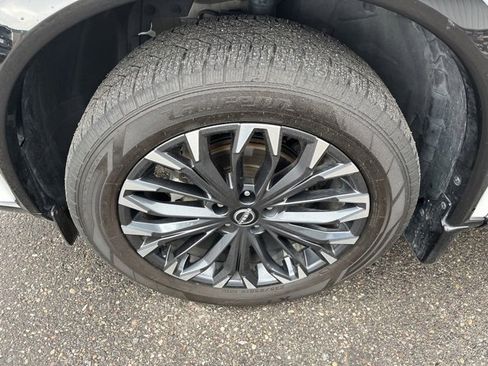 Used 2024 Nissan Rogue Platinum w/ Platinum Premium Package image 18