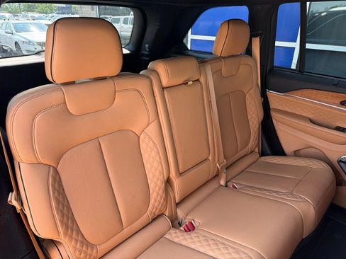 Used 2022 Jeep Grand Cherokee Summit AWD/4WD image 24