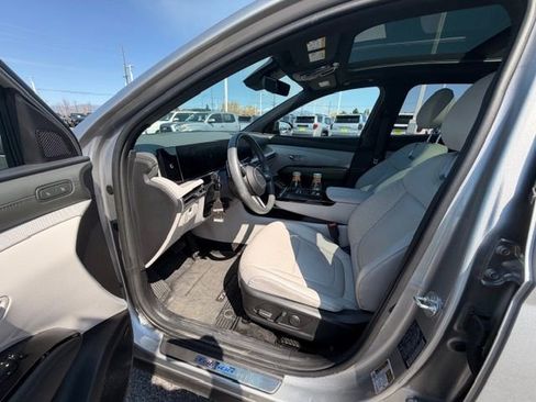 Used 2025 Hyundai Tucson Limited image 3