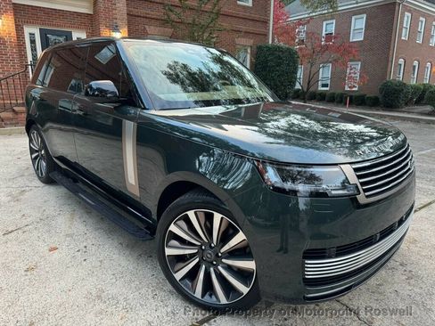 Used 2025 Land Rover Range Rover SV AWD/4WD image 3