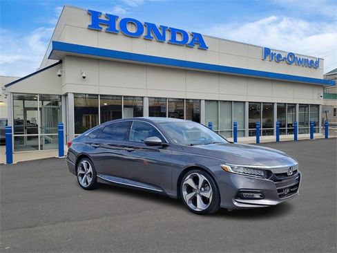 Used 2018 Honda Accord Touring image 3