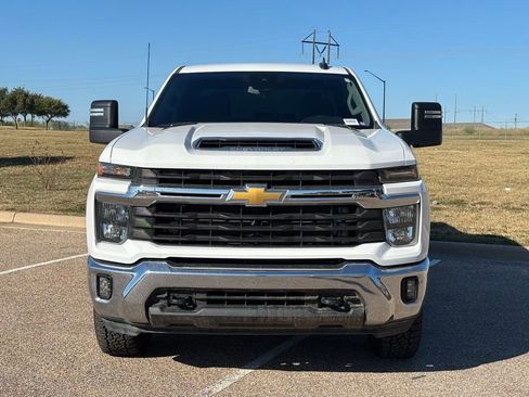 Used 2024 Chevrolet Silverado 2500 LT image 2