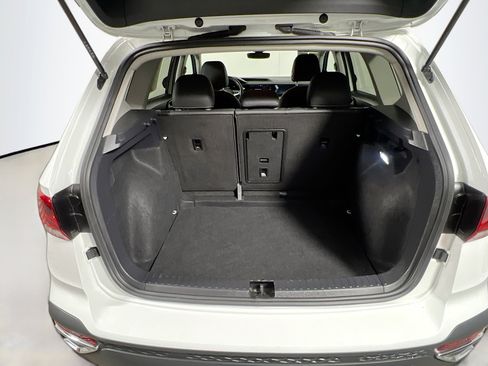 Used 2024 Volkswagen Taos SE image 34