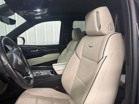 Used 2021 Cadillac Escalade Sport w/ LPO, Illumination Package RWD image 11