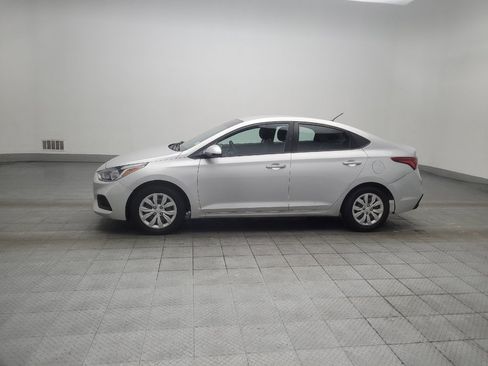 Used 2022 Hyundai Accent SE FWD image 2