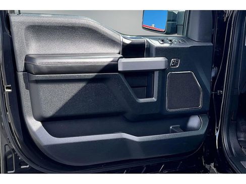 Used 2018 Ford F150 Platinum w/ Equipment Group 701A Luxury image 18